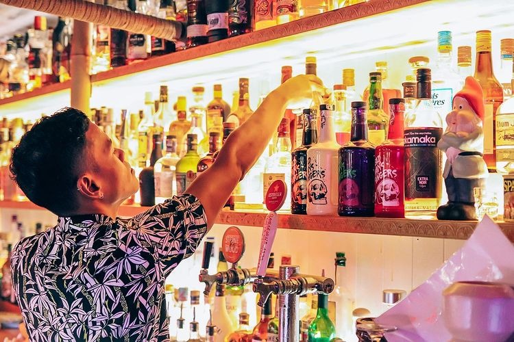 Flamingos Tiki Bar